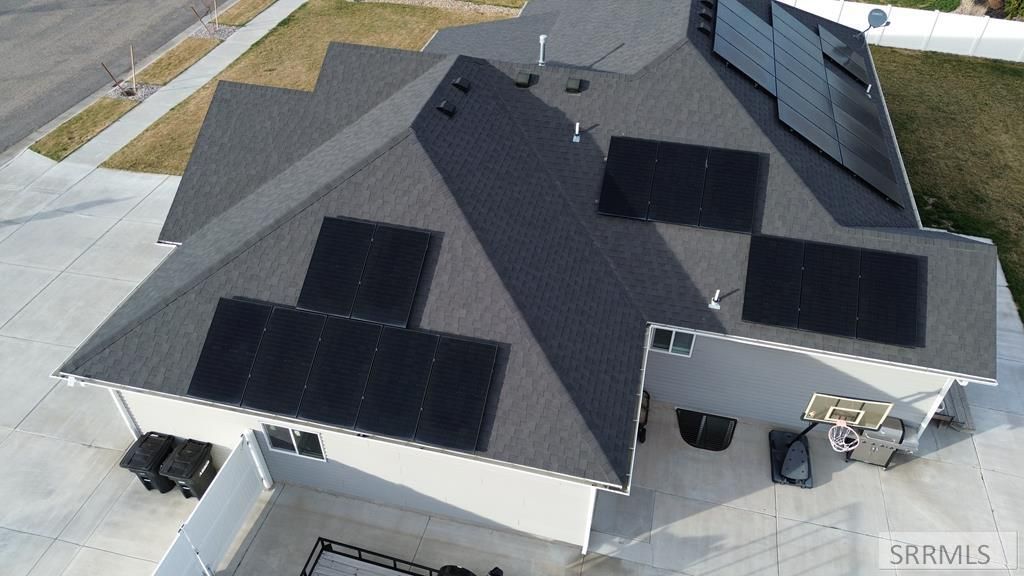 Image 76 of property listing at 1250 N Bent Grass Drive, Ammon, ID 83406