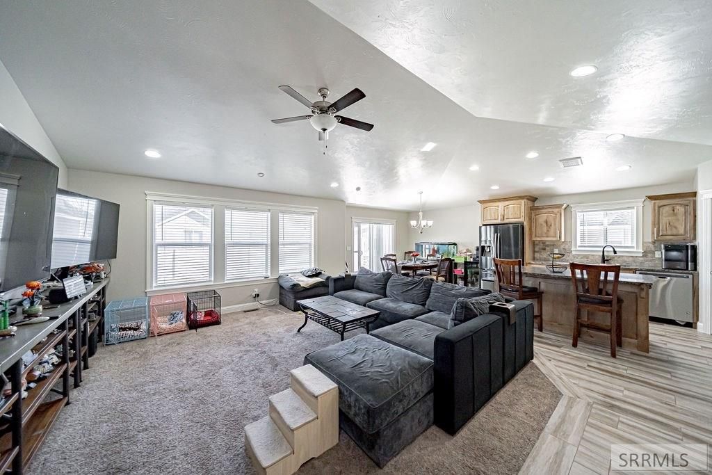 Image 9 of property listing at 1250 N Bent Grass Drive, Ammon, ID 83406