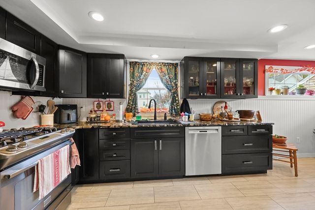 83 Oklahoma St, Springfield, MA 01104