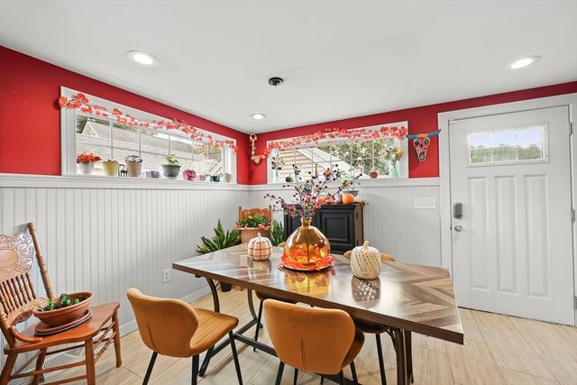 83 Oklahoma St, Springfield, MA 01104