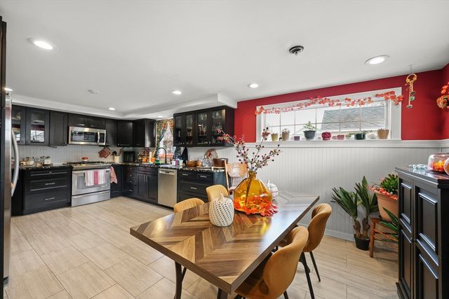 83 Oklahoma St, Springfield, MA 01104