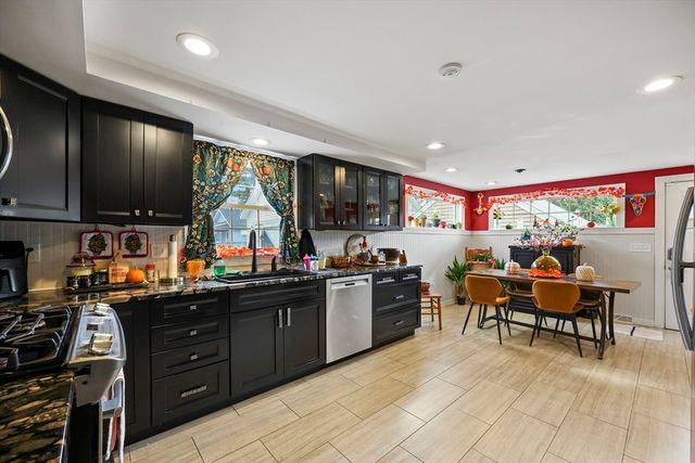 83 Oklahoma St, Springfield, MA 01104