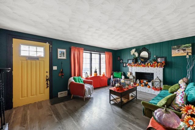 83 Oklahoma St, Springfield, MA 01104