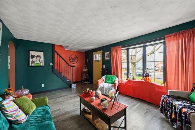 83 Oklahoma St, Springfield, MA 01104