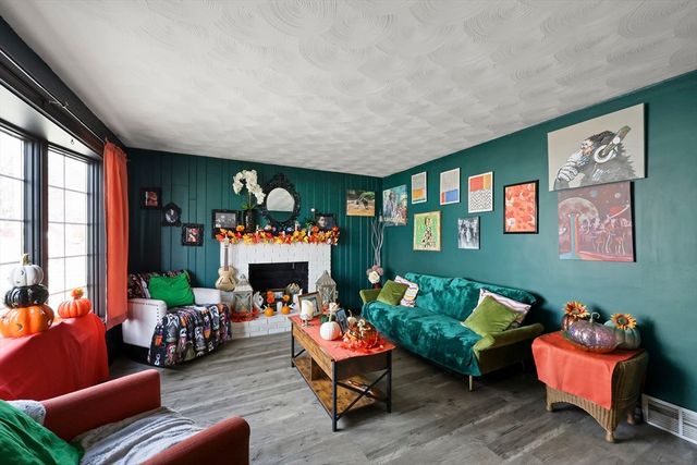 83 Oklahoma St, Springfield, MA 01104