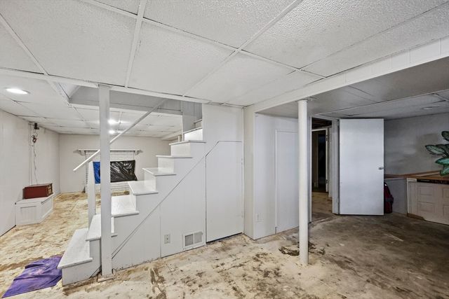 83 Oklahoma St, Springfield, MA 01104