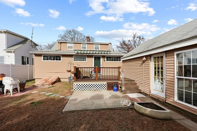 83 Oklahoma St, Springfield, MA 01104