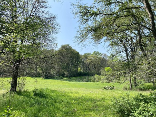 1985 County Road 309, Lexington, TX 78947
