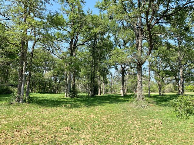 1985 County Road 309, Lexington, TX 78947