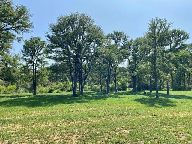 1985 County Road 309, Lexington, TX 78947