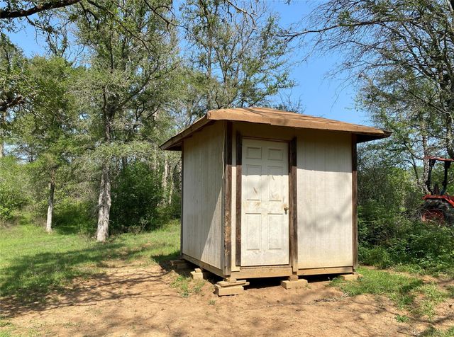 1985 County Road 309, Lexington, TX 78947