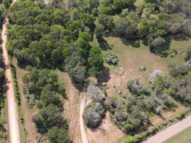 1985 County Road 309, Lexington, TX 78947