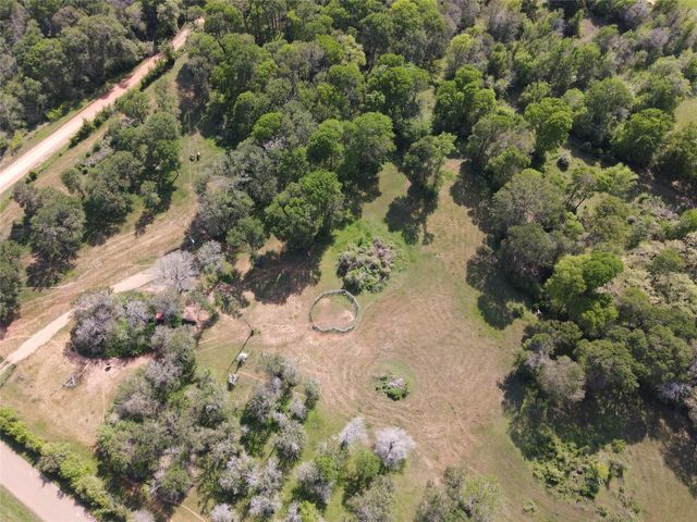 1985 County Road 309, Lexington, TX 78947