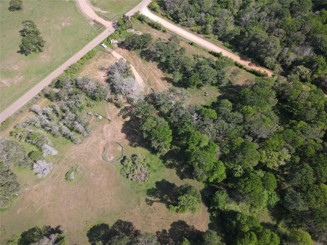1985 County Road 309, Lexington, TX 78947