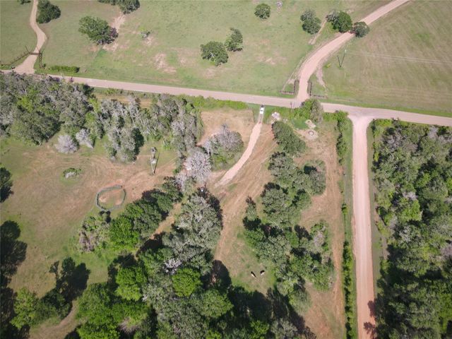 1985 County Road 309, Lexington, TX 78947