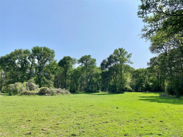 1985 County Road 309, Lexington, TX 78947
