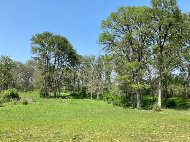 1985 County Road 309, Lexington, TX 78947