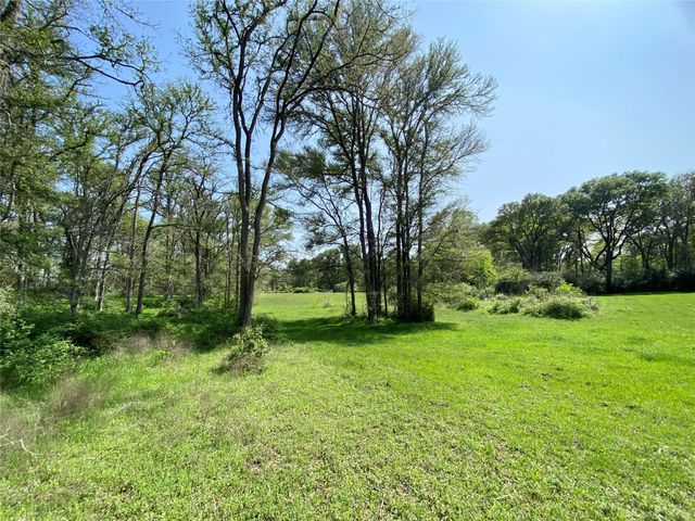 1985 County Road 309, Lexington, TX 78947