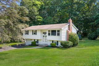 22 West Drive, Ledyard, CT 06335