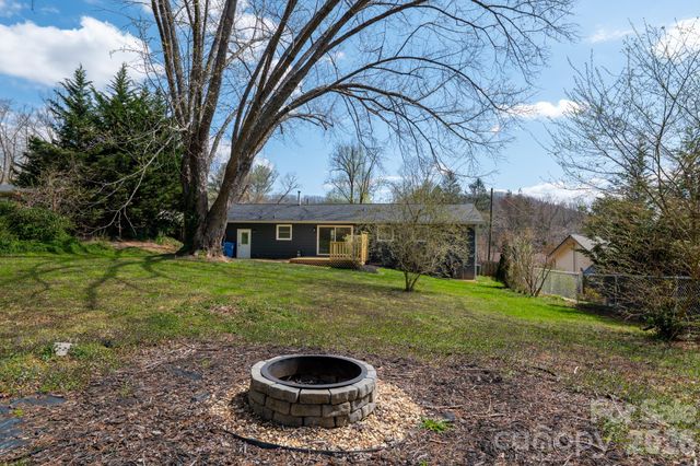 8 Hillview Road, Asheville, NC 28805