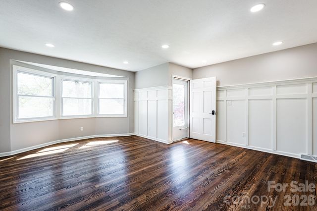 8 Hillview Road, Asheville, NC 28805