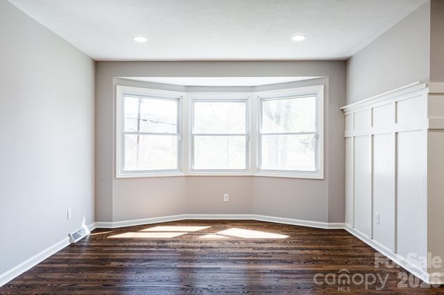 8 Hillview Road, Asheville, NC 28805