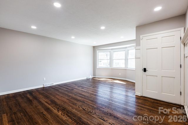 8 Hillview Road, Asheville, NC 28805