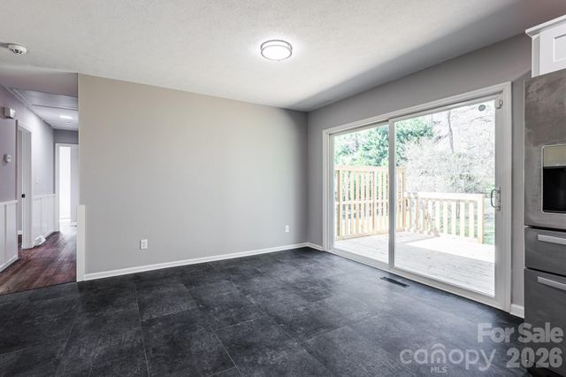 8 Hillview Road, Asheville, NC 28805