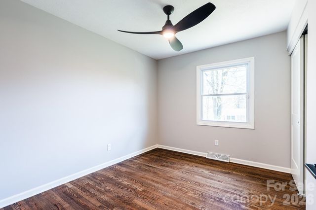 8 Hillview Road, Asheville, NC 28805
