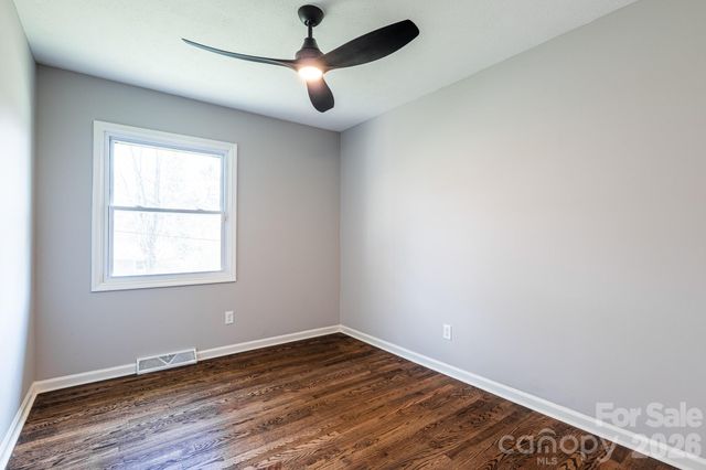 8 Hillview Road, Asheville, NC 28805