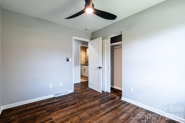 8 Hillview Road, Asheville, NC 28805