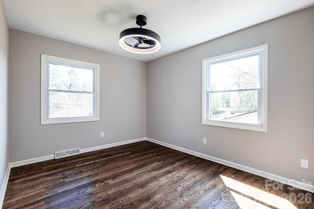 8 Hillview Road, Asheville, NC 28805