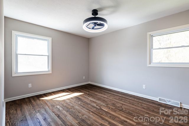 8 Hillview Road, Asheville, NC 28805