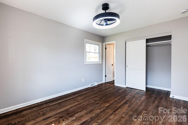 8 Hillview Road, Asheville, NC 28805