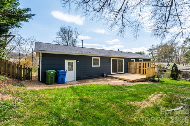 8 Hillview Road, Asheville, NC 28805