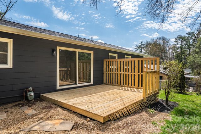 8 Hillview Road, Asheville, NC 28805