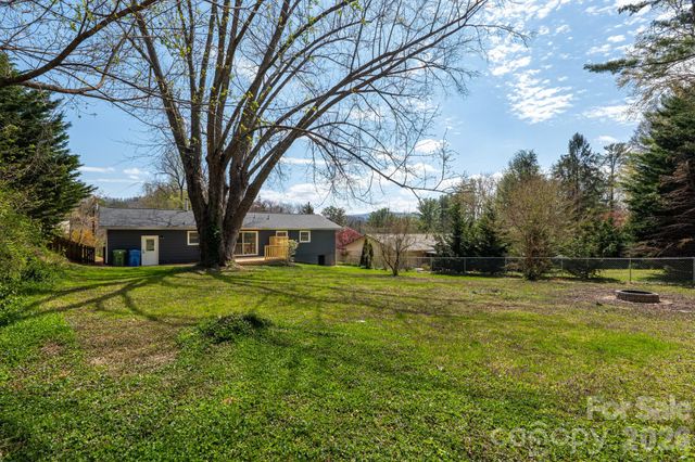 8 Hillview Road, Asheville, NC 28805