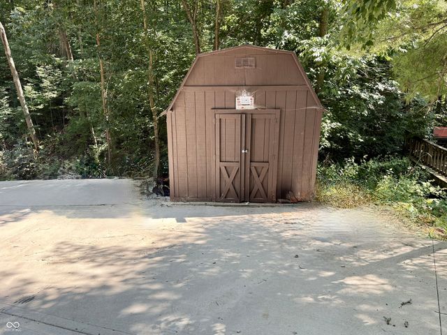5280 S Macadam Drive, Poland, IN 47868