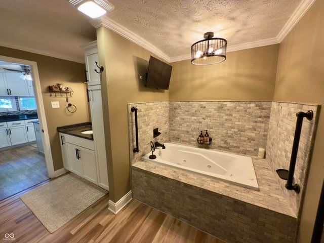 5280 S Macadam Drive, Poland, IN 47868