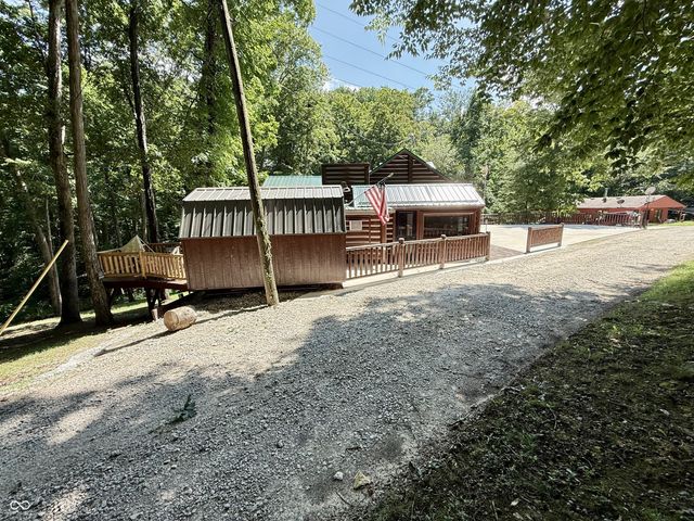 5280 S Macadam Drive, Poland, IN 47868