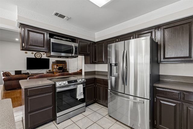 202 Bosque Street, Glen Rose, TX 76043