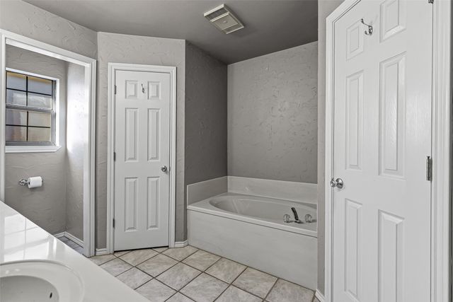 202 Bosque Street, Glen Rose, TX 76043