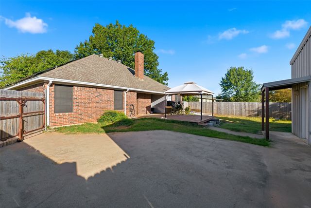 202 Bosque Street, Glen Rose, TX 76043