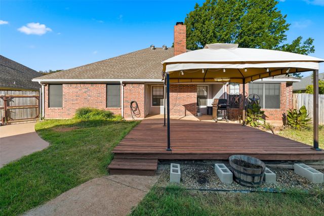 202 Bosque Street, Glen Rose, TX 76043