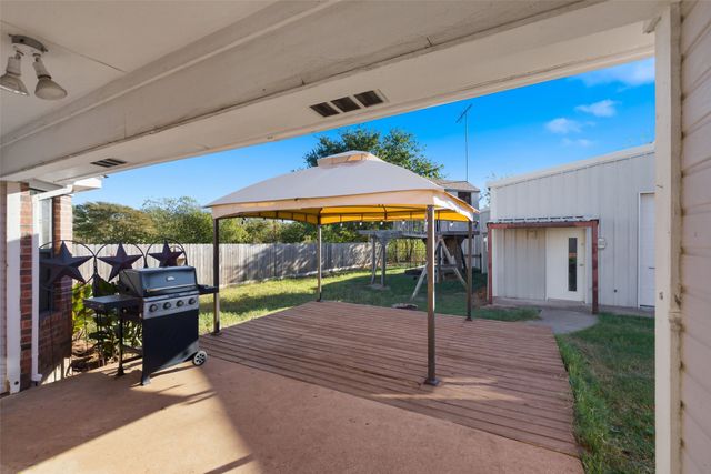 202 Bosque Street, Glen Rose, TX 76043