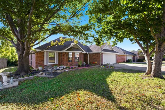 202 Bosque Street, Glen Rose, TX 76043