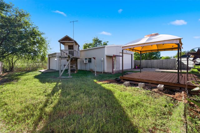 202 Bosque Street, Glen Rose, TX 76043
