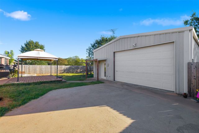 202 Bosque Street, Glen Rose, TX 76043