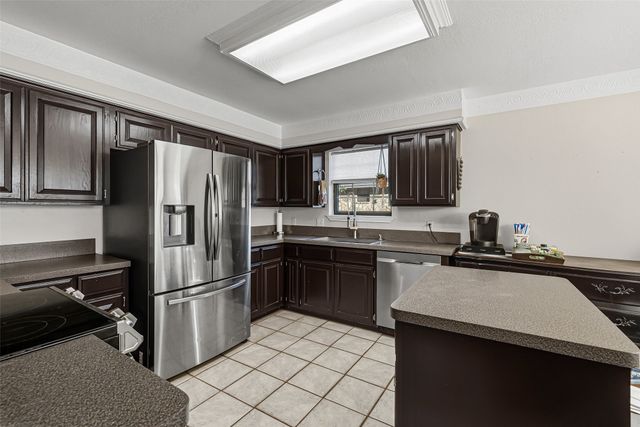 202 Bosque Street, Glen Rose, TX 76043