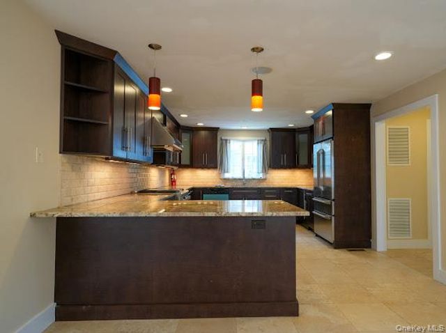 3 Pennsylvania Court, Long Beach, NY 11561